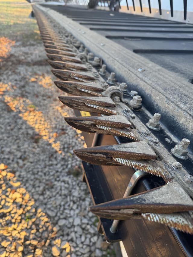 Image of MacDon FD235 equipment image 1