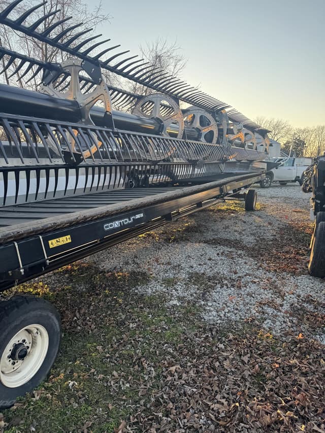 Image of MacDon FD235 equipment image 4