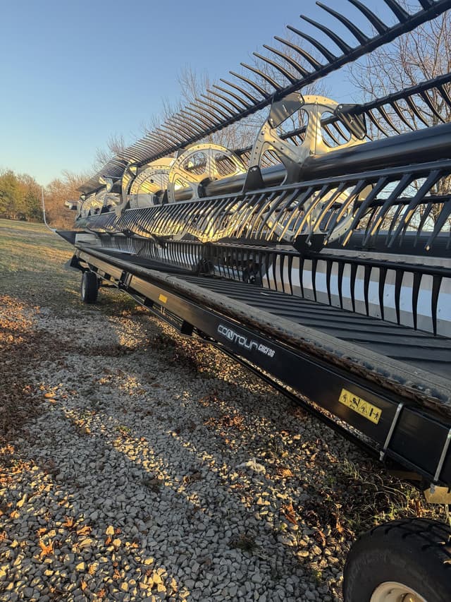 Image of MacDon FD235 equipment image 2