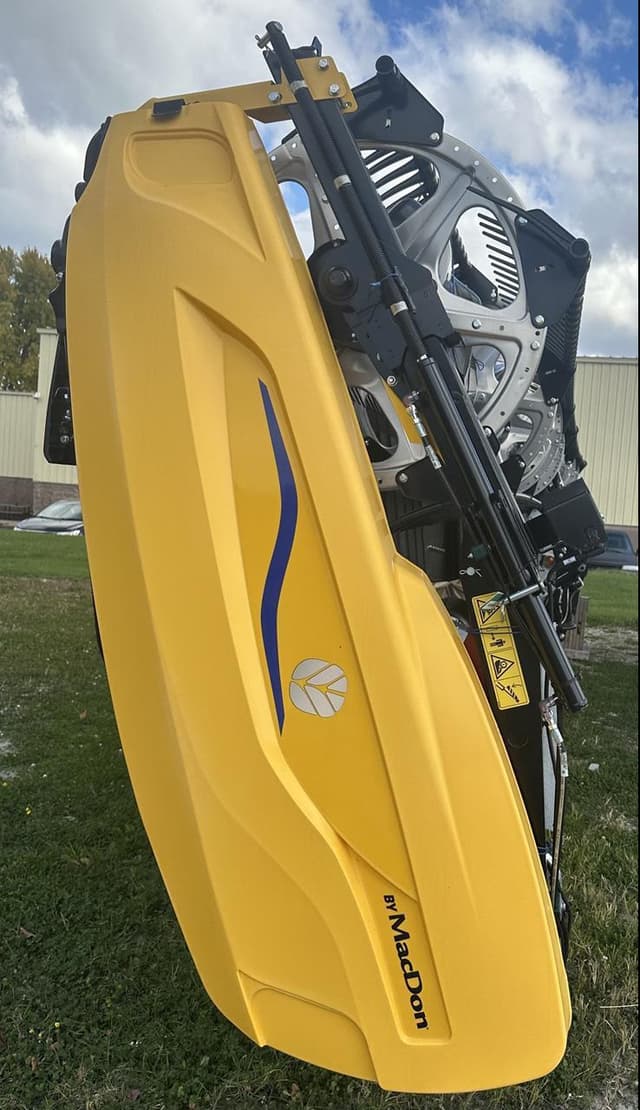 Image of MacDon FD235 equipment image 1