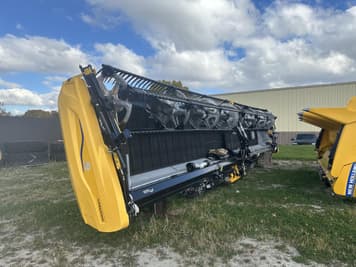 Main image MacDon FD235