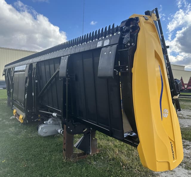 Image of MacDon FD235 equipment image 2