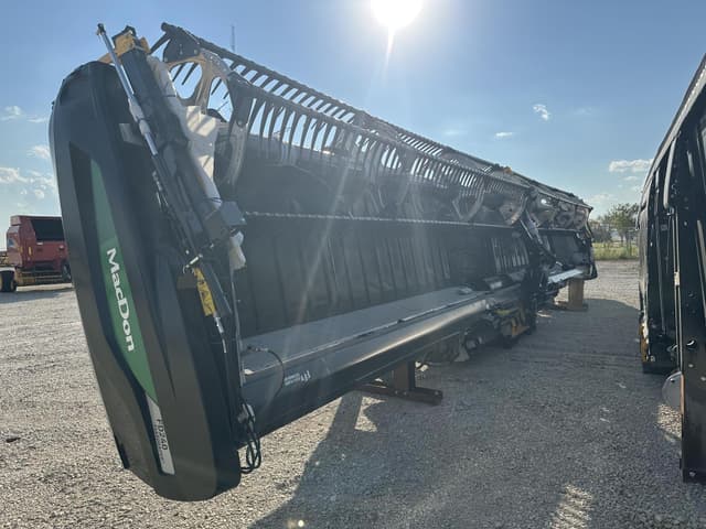 Image of MacDon FD240 equipment image 4