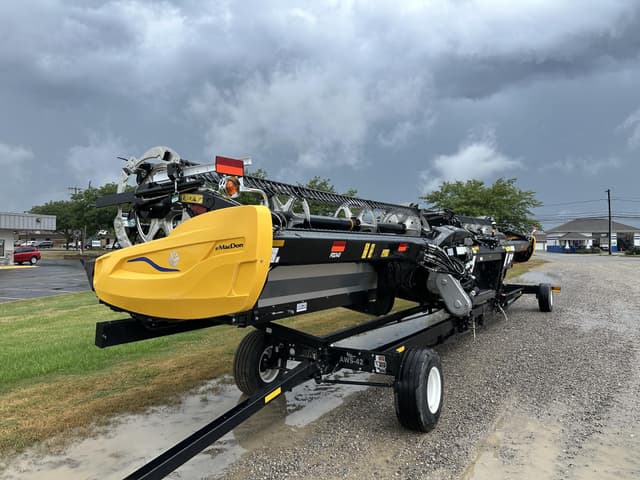 Image of MacDon FD240 equipment image 4