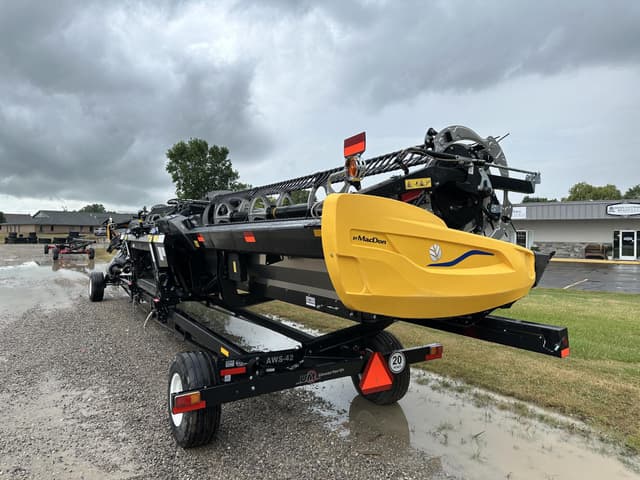 Image of MacDon FD240 equipment image 1