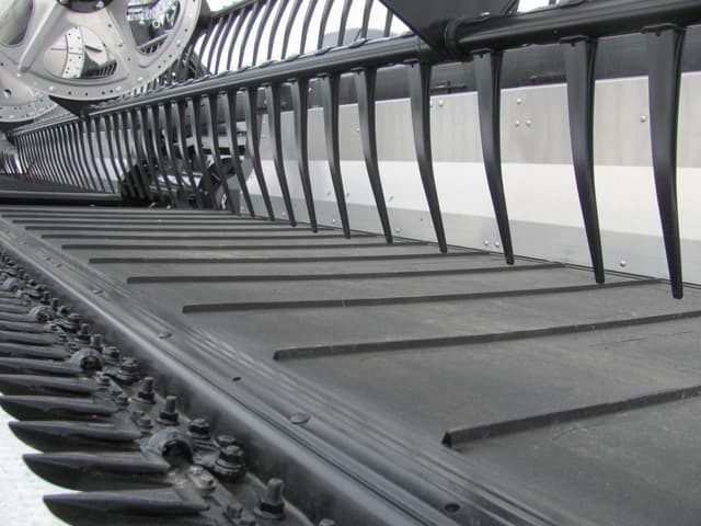 Image of MacDon FD240 equipment image 3