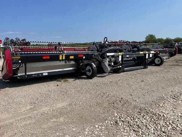 Image of MacDon FD240 equipment image 3