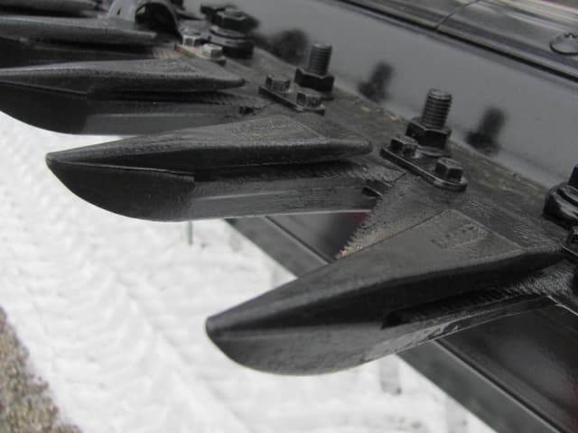 Image of MacDon FD240 equipment image 4