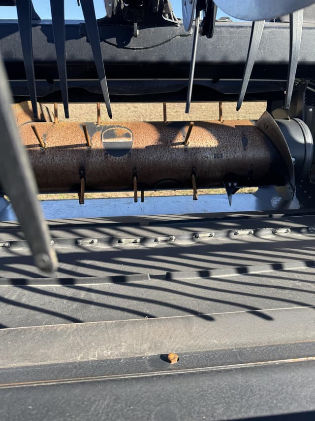 Image of MacDon FD240 equipment image 4