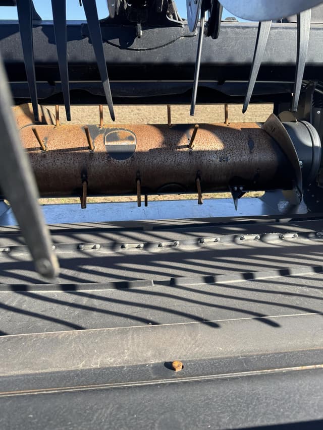 Image of MacDon FD240 equipment image 4