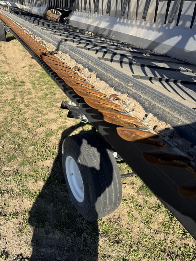 Image of MacDon FD240 equipment image 1