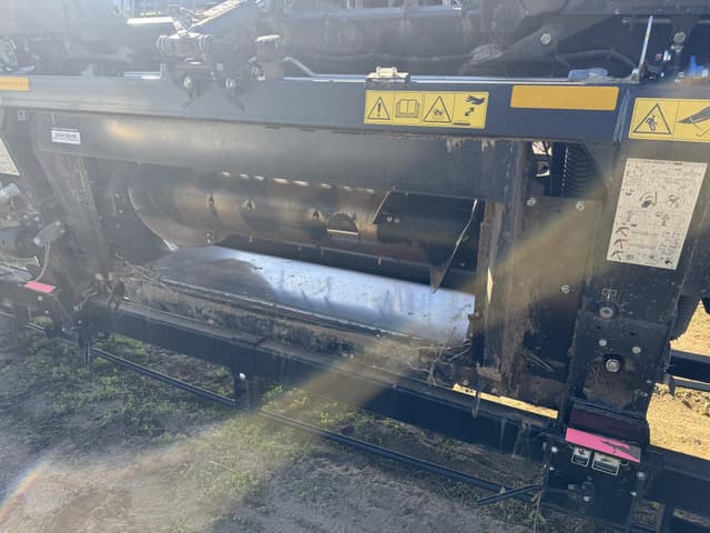 Image of MacDon FD240 equipment image 3