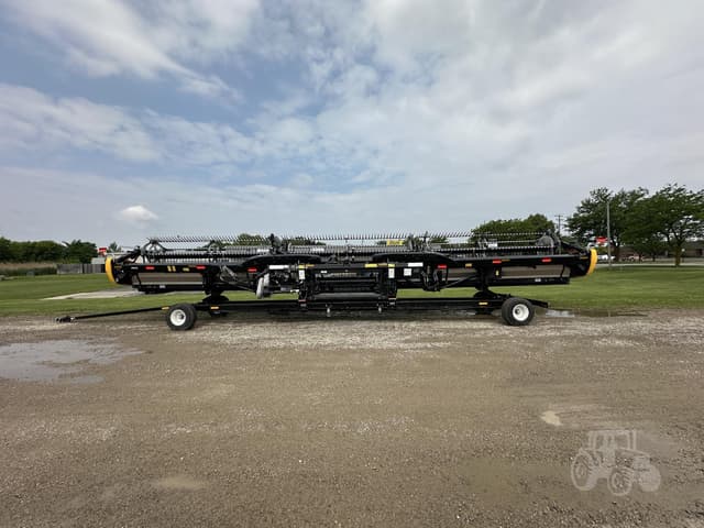 Image of MacDon FD245 equipment image 3