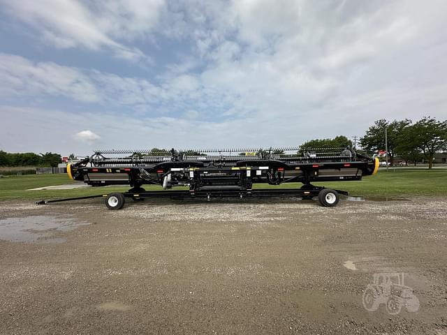 Image of MacDon FD245 equipment image 3