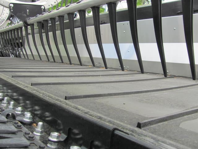 Image of MacDon FD245 equipment image 3