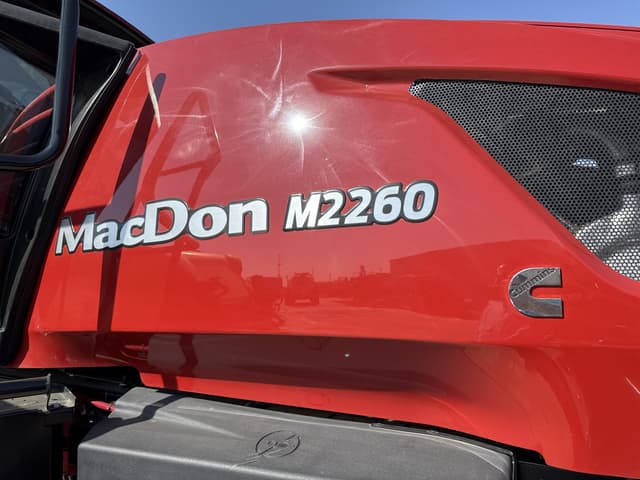 Image of MacDon M2260 equipment image 3