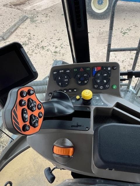 Image of MacDon M2260 equipment image 3