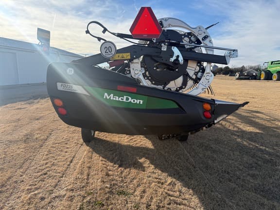 Image of MacDon FD235 equipment image 3