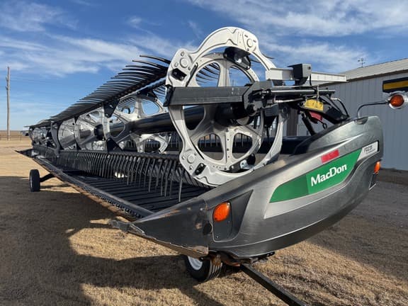 Image of MacDon FD235 equipment image 4