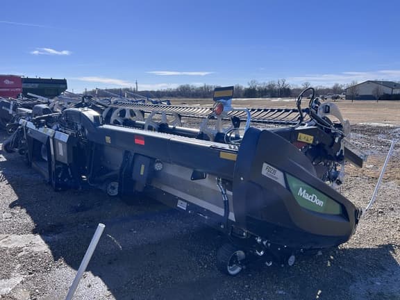 Image of MacDon FD235 equipment image 3