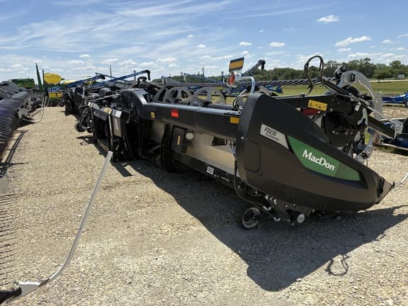 Image of MacDon FD235 equipment image 3