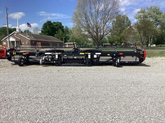 Image of MacDon FD235 equipment image 3