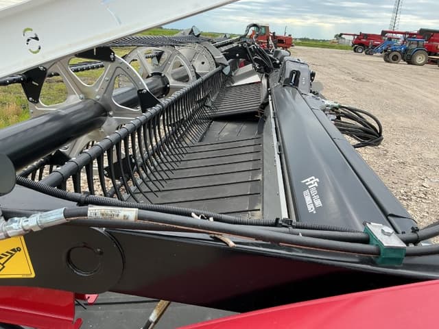 Image of MacDon FD235 equipment image 4