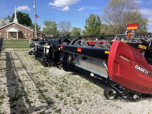 Image of MacDon FD240 equipment image 2