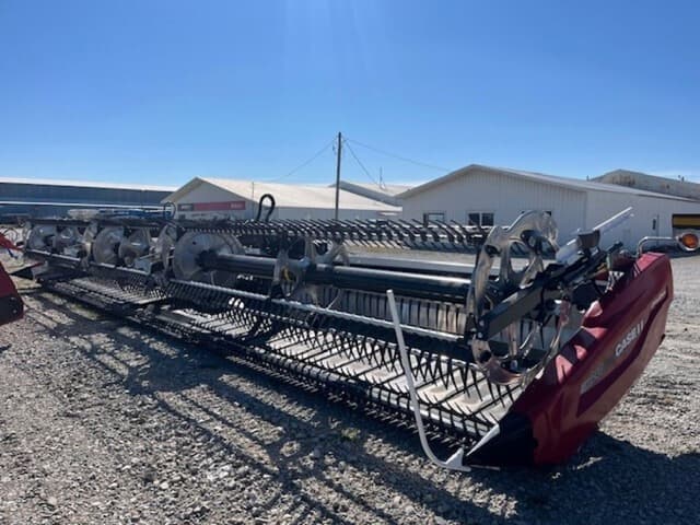 Image of MacDon FD240 equipment image 3