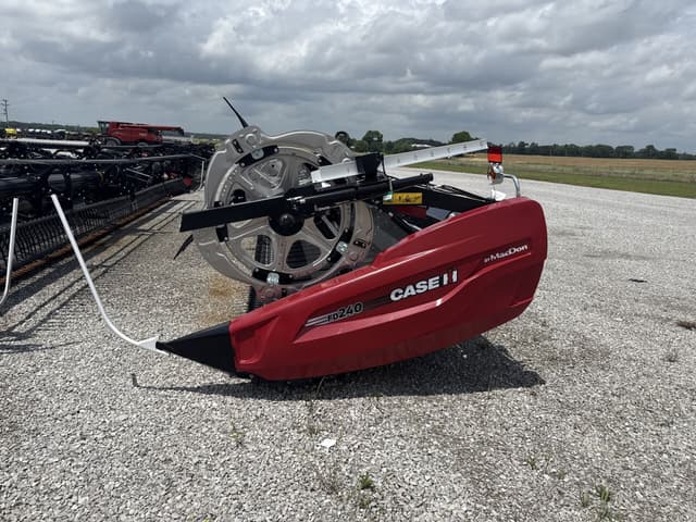 Image of MacDon FD240 equipment image 2