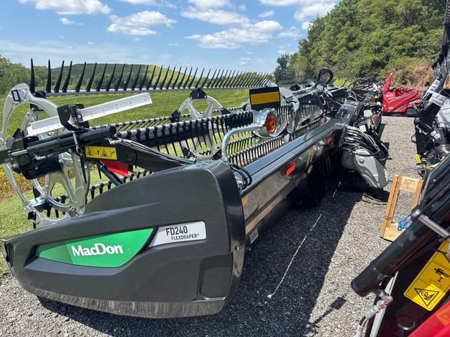 Image of MacDon FD240 equipment image 4