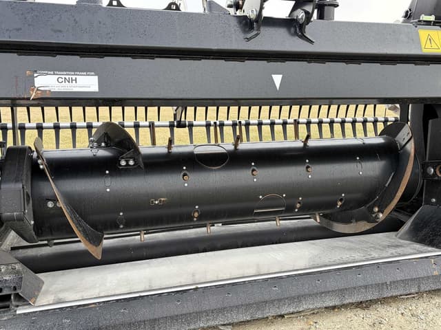 Image of MacDon FD245 equipment image 3