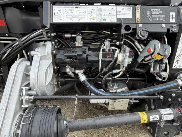 Image of MacDon FD245 equipment image 2