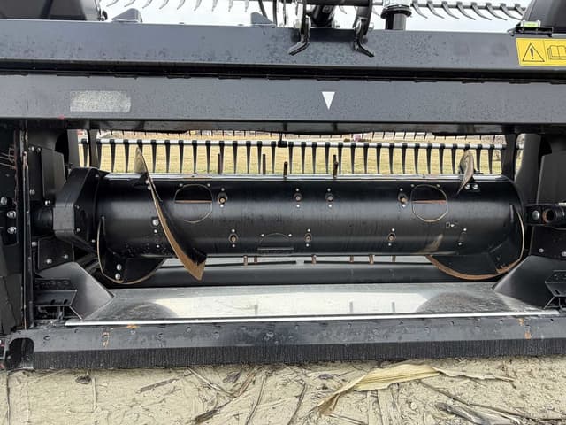 Image of MacDon FD245 equipment image 3