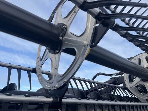 Image of MacDon FD250 Plus equipment image 2