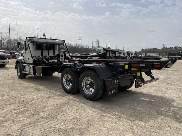 Image of Mack GR64B equipment image 1