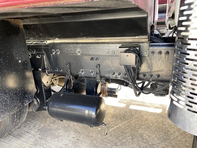 Image of Mack GR64F equipment image 4