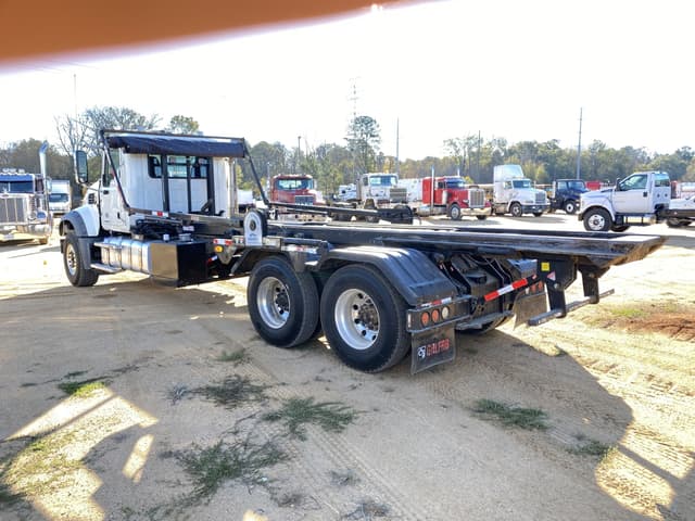 Image of Mack GR64F equipment image 1