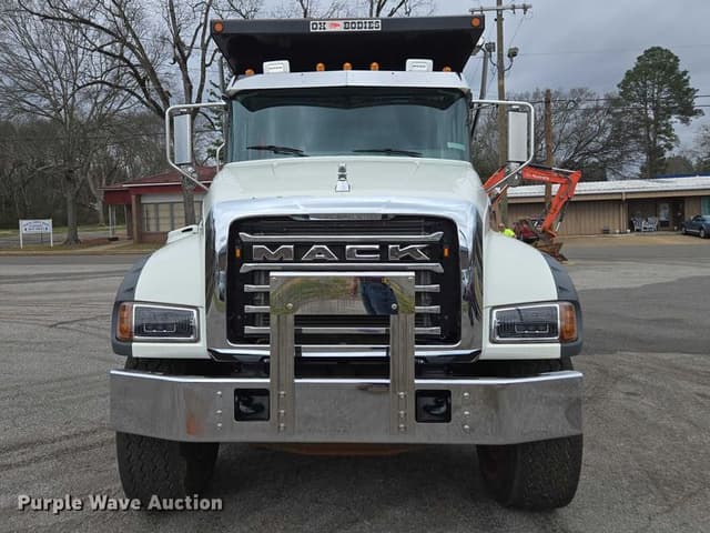 Image of Mack Granite equipment image 1