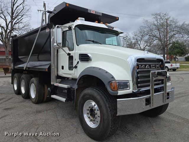 Image of Mack Granite equipment image 2