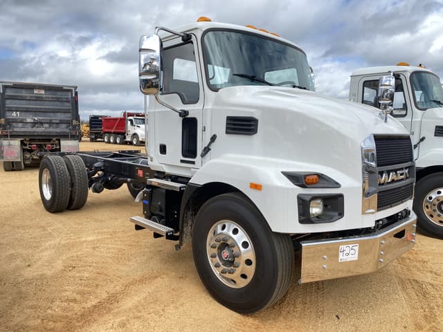 Image of Mack MD6 equipment image 3