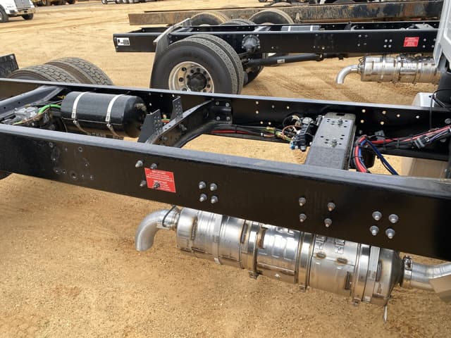 Image of Mack MD6 equipment image 4