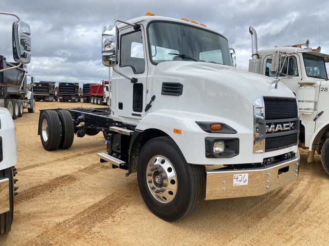 Image of Mack MD6 equipment image 3