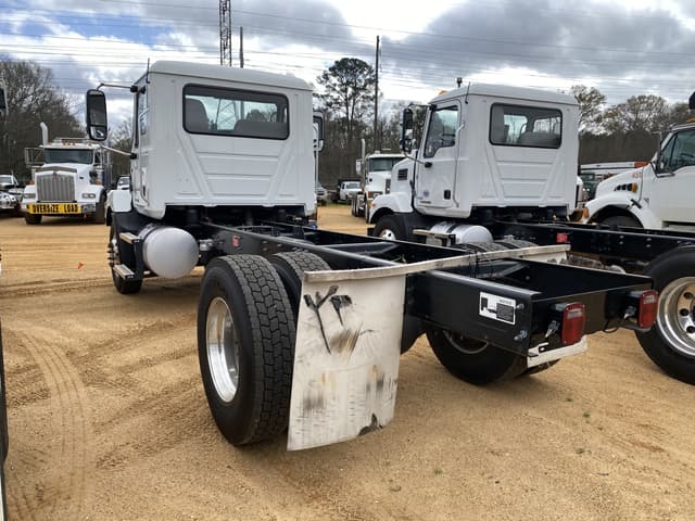 Image of Mack MD6 equipment image 1