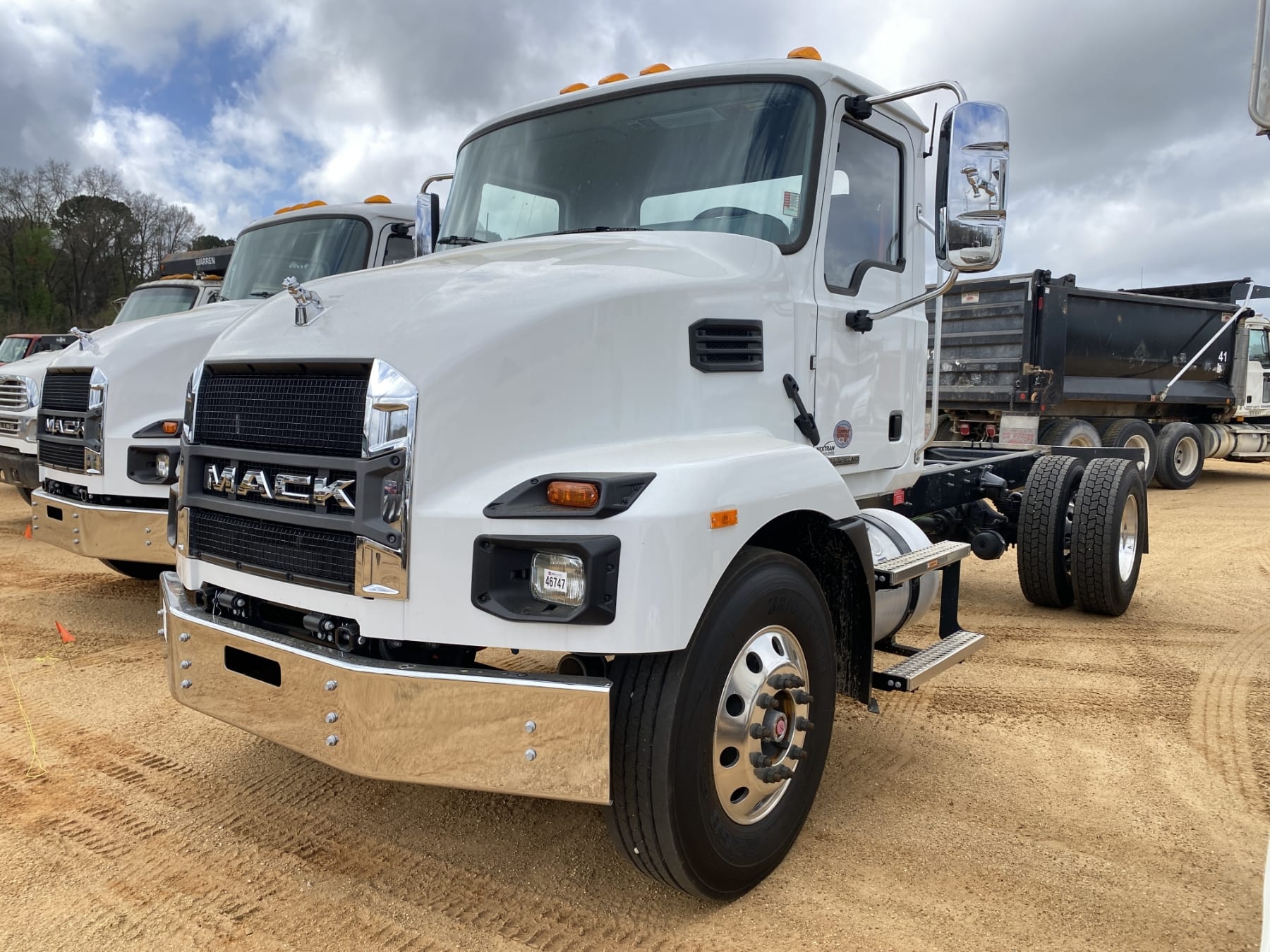 2025 Mack MD6 Equipment Image0