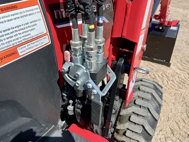 Image of Mahindra 1120 HST equipment image 4