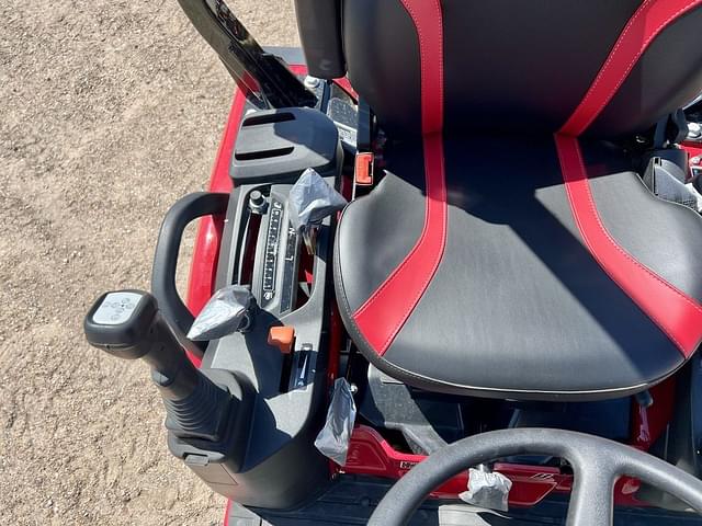 Image of Mahindra 1120 HST equipment image 2