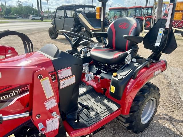 Image of Mahindra 1120 HST equipment image 3