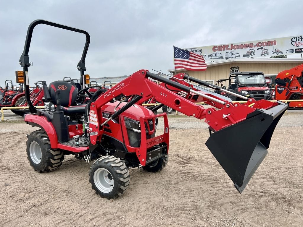 2025 Mahindra 1120 HST Equipment Image0