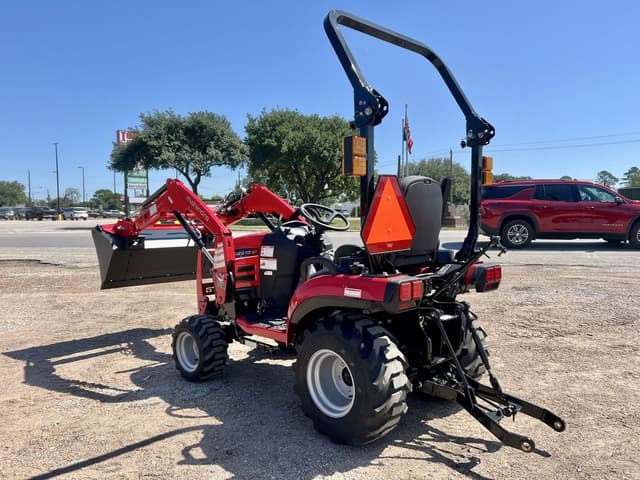 Image of Mahindra 1120 HST equipment image 3